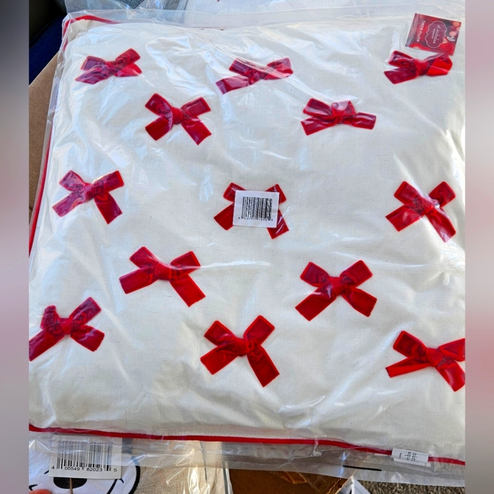 NWT set of 2 Velvet bow pillows